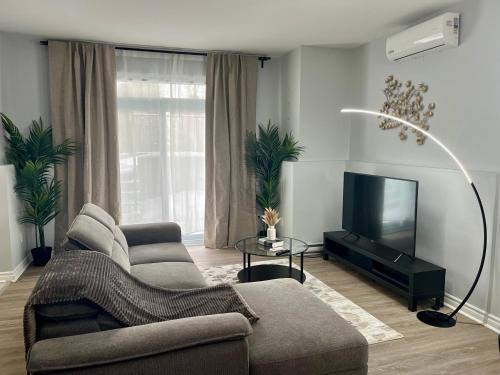 Charming & Cozy apartment of 2 bedrooms with Free Parking, Gatineau