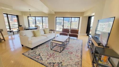 Luxurious and Spacious 2-Bedroom Condo Unit Downtown San Diego in the Heart of the Gaslamp Quarter - 30-Day Min detail