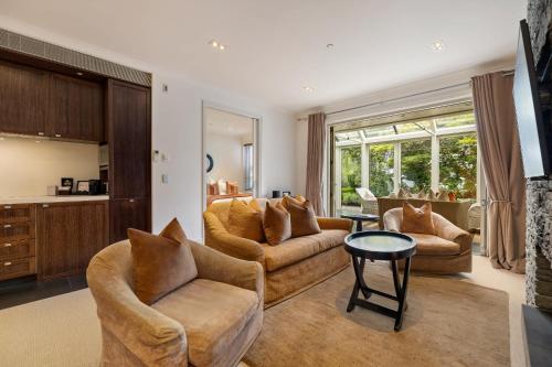 Craigroy 1 Lakeshore apartment with conservatory - image 8