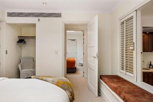 Ben Lomond 1 Top Floor Lakeshore Apartment - image 14