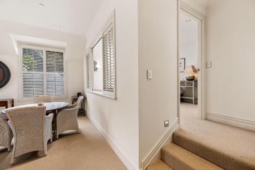 Ben Lomond 1 Top Floor Lakeshore Apartment - image 11