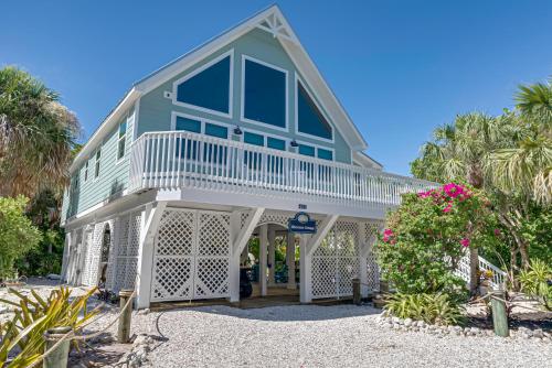 A szálláshely kívülről, Silverseas Cottage, Pool, 2 Carts, Steps to Beach in North Captiva Island
