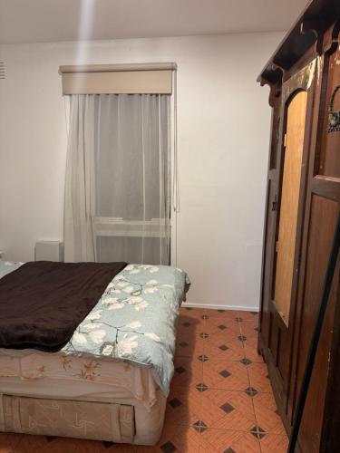 Single room with shared bathroom 2