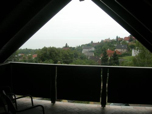 Balatoni Panoráma Villa - image 2