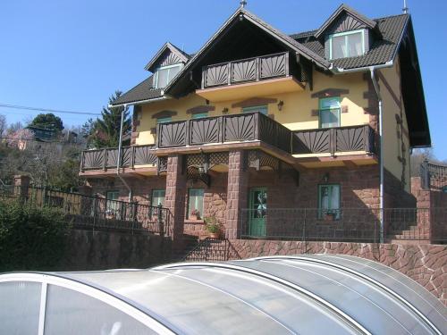 Balatoni Panoráma Villa - image 11