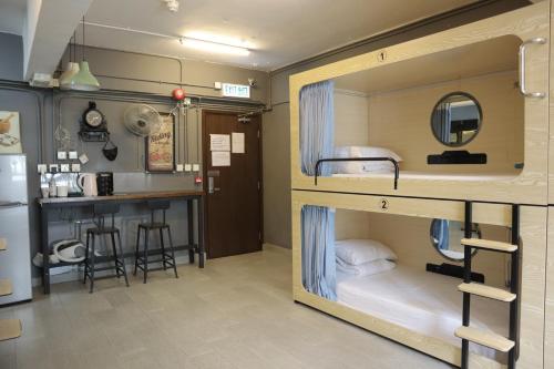 嗨背包客 - 香港旅館集團管理 (Hi Backpackers (Hong Kong Hostel Group)) in 銅鑼灣