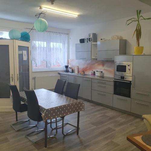 Einraum-Ferienwohnung 46m2 Eisenhüttenstadt-Diehlo (Einraum-Ferienwohnung 46m2 Eisenhuttenstadt-Diehlo) in 艾森許滕施塔特