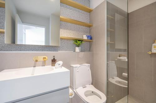 Elegant 1B apt Central Melbourne w unreal view #2 PA44