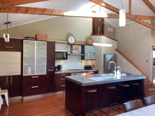 Spacious Wellington Family Oasis in ไอส์แลนด์เบย์