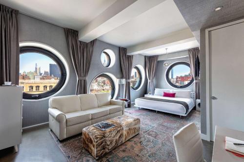 room detail thumbnail 1