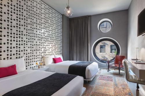 2 Double Beds Silver