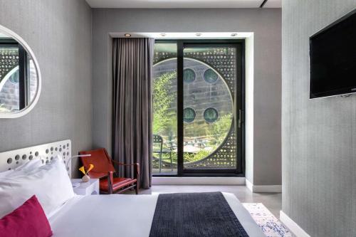 room detail thumbnail 1