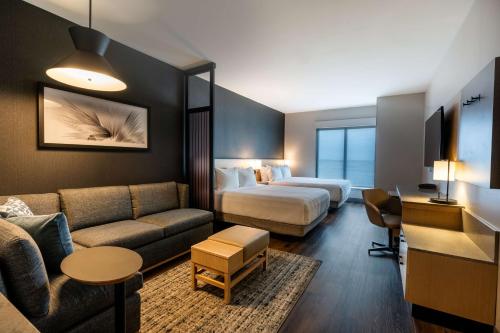 Queen Room with Two Queen Beds - High Floor