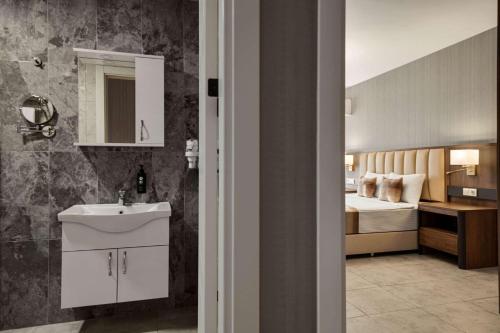 Days Inn by Wyndham Alanya - 화장실