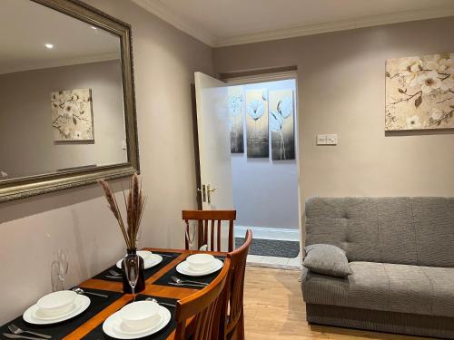 London Property Apartments for up to 6, next to Big Ben & London Eye 5