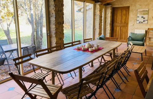 Le Moulin de la Viorne, gîte avec piscine au cœur de la nature en Haute-Provence (Le Moulin de la Viorne, gite avec piscine au cœur de la nature en Haute-Provence) in Les Omergues
