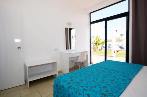 Double or Twin Room with Easy Pool Access image 9