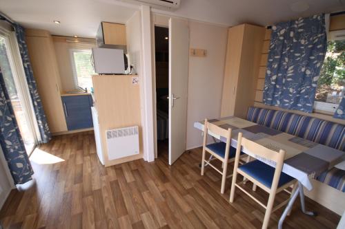 Mobilheim mit 2 Schlafzimmern und Schlafsofa