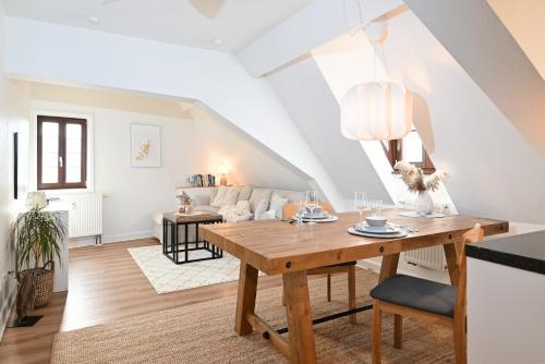 STORCHENNEST - Scandi Style - in der historischen Hinterburg Schlitz - mit Aufzug, Parkplatz & Garten - nahe Fulda und Bad Hersfeld in Schlitz, Deutschland