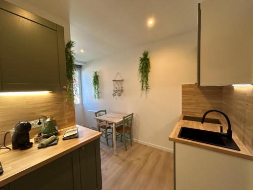 L'ancienne ferme du château entre Paris et Disney (L'ancienne ferme du chateau entre Paris et Disney) in Клолюжьян