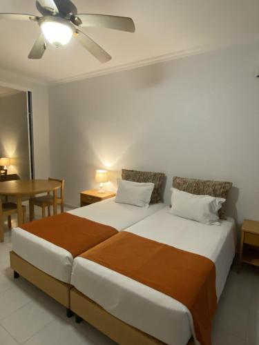 2 twin beds, 1 sofa bed