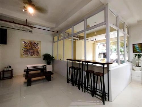 Facilities, Sulit Budget Hotel - VMapa in Sta. Mesa / Paco