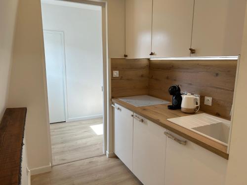 L'ancienne ferme du château entre Paris et Disney (L'ancienne ferme du chateau entre Paris et Disney) in Клолюжьян