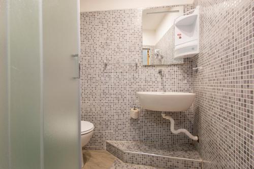 Deluxe Double Room image 3