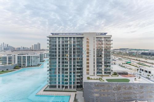 Glimpse of Burj Khalifa and Short Drive to Recreational Hubs 1BR, District One Phase III Residences 12, Mohammed Bin Rashid Al Maktoum City by Deluxe Holiday Homes, Дубай (фото 5)