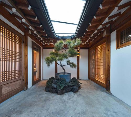 Lurury Hanok Stay Reflection, Seoul