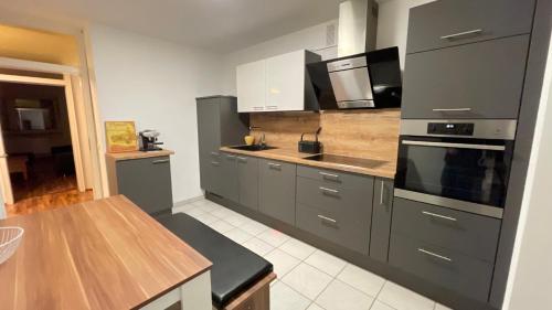 Køkken, MBZ Monteurwohnung Altforweiler 4 ZKB in Uberherrn