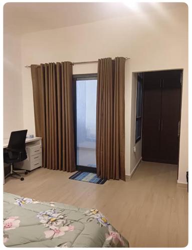 Cozy Beautiful Single Room with Balcony Cozy Beautiful Single Room with Balcony