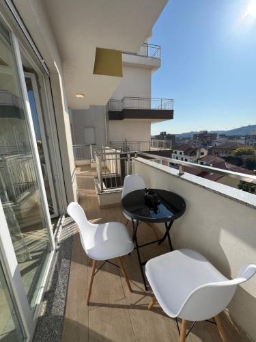 Moon City Center Apartment