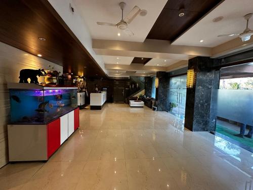 ردهة, South Coast Hotel in ثين