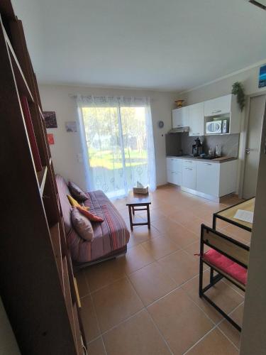 Exterior view, Chez Regine in Agde City Center