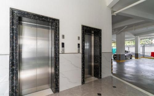 Nivla Executive Cozy haven with gym and Balcony in Nairobi