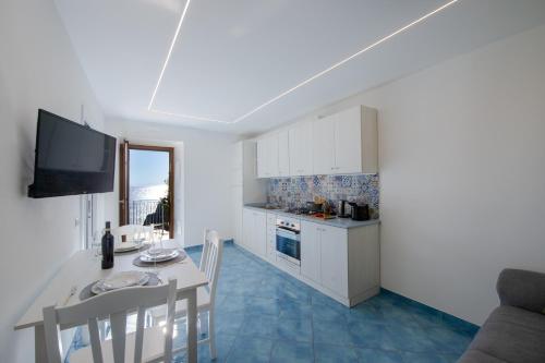 Terrace Belvedere suite- Amalfi coast - free park- Pontone -Scala in Scala