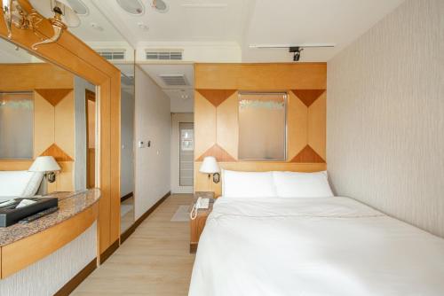 Standard Double Room image 1