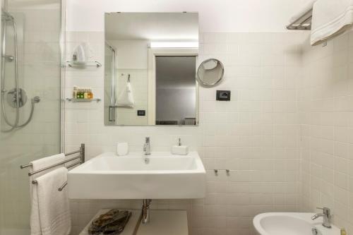 One-Bedroom Apartment image 3