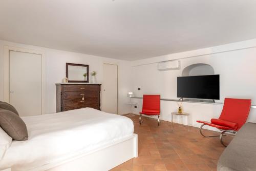 One-Bedroom Apartment image 2