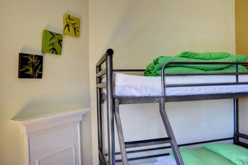 Dormitory Room (6 Adults)