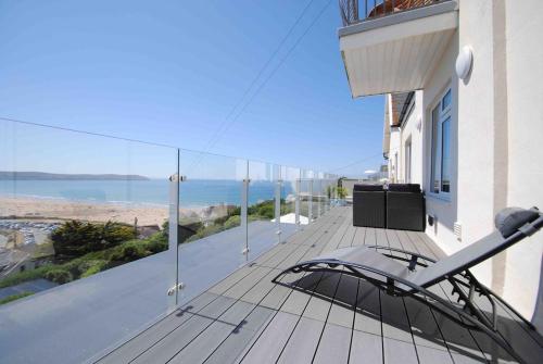 Beautiful 2 bed apartment with stunning sea views in 烏爾拉考姆比
