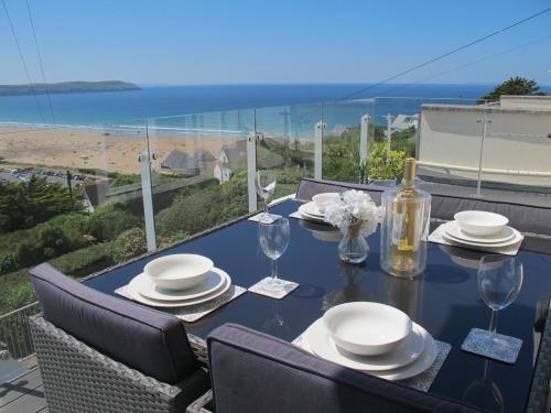 陽台/露台, Beautiful 2 bed apartment with stunning sea views in 烏爾拉考姆比