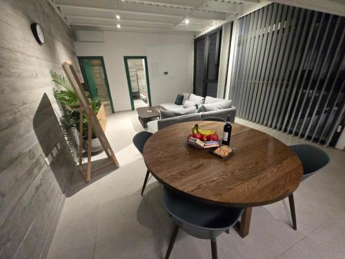 Green Leaf - Old City Suite 1