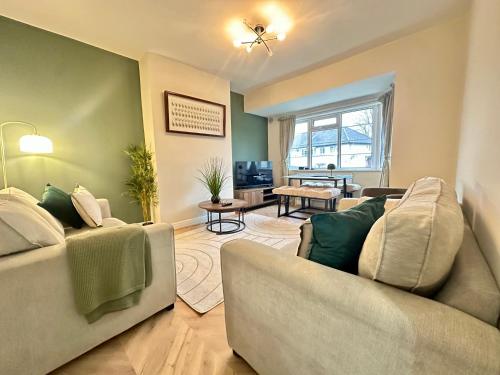 Lovely spacious 3 double bed flat, LS17, Leeds