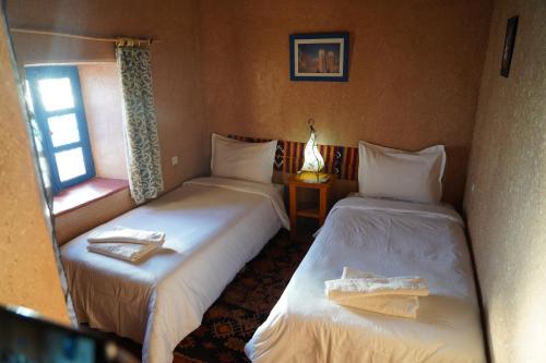 2 twin beds