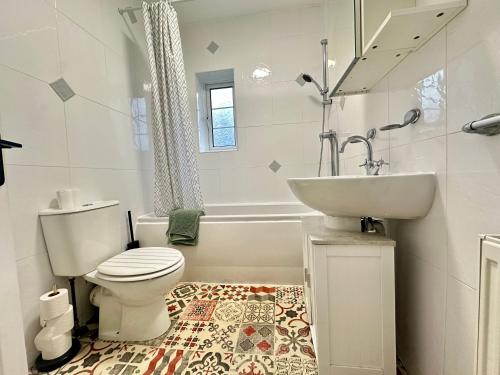 Lovely spacious 3 double bed flat, LS17, Leeds (photo 8)