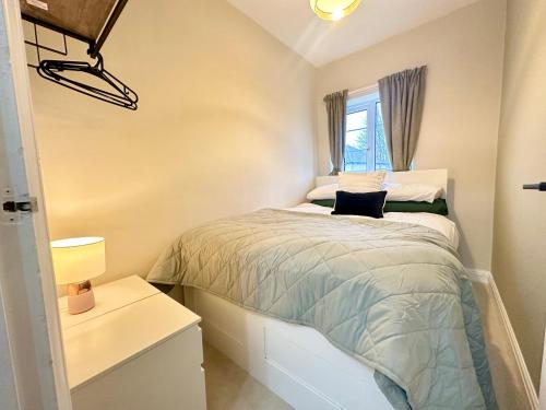 Lovely spacious 3 double bed flat, LS17, Leeds (photo 6)