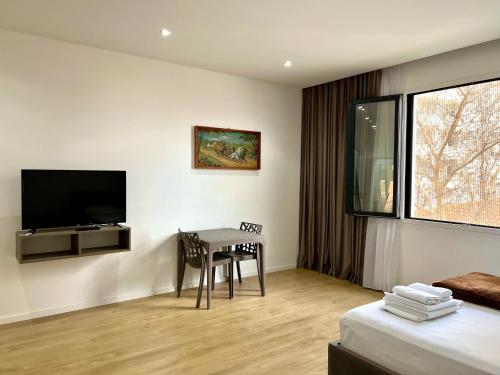 One-Bedroom Apartment image 8