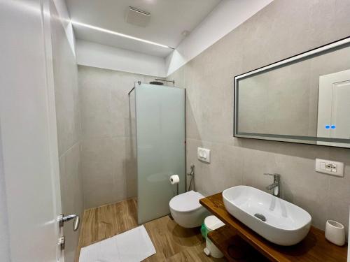 One-Bedroom Apartment image 6